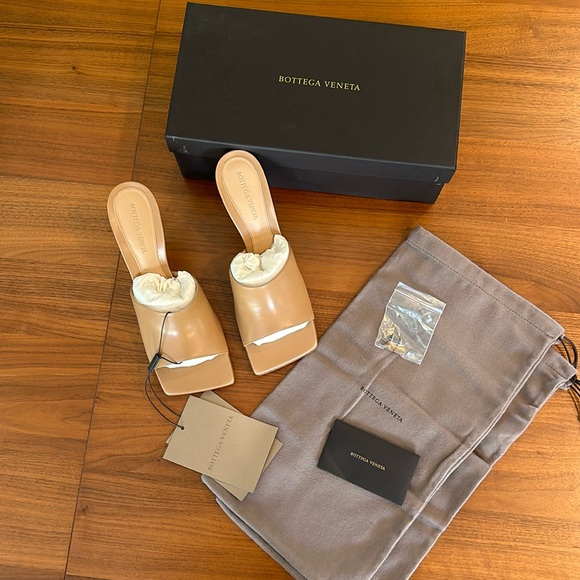 Bottega Veneta Shoes - Bottega Veneta Tan Leather Square-Toe Mule Heels